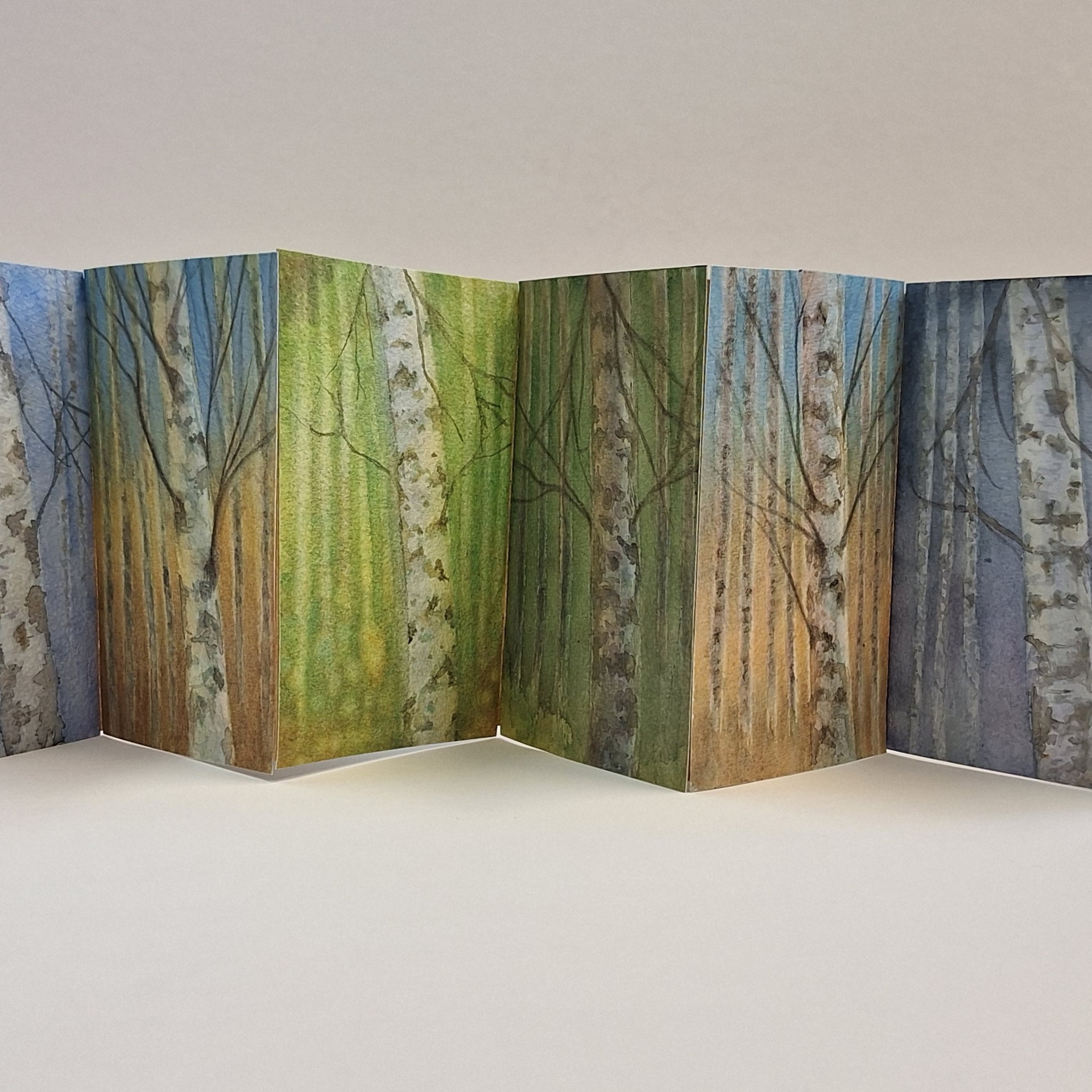 Metsän läpi vuodenajat, á 15 x 9 cm, akvarelli. Taiteilijakirja